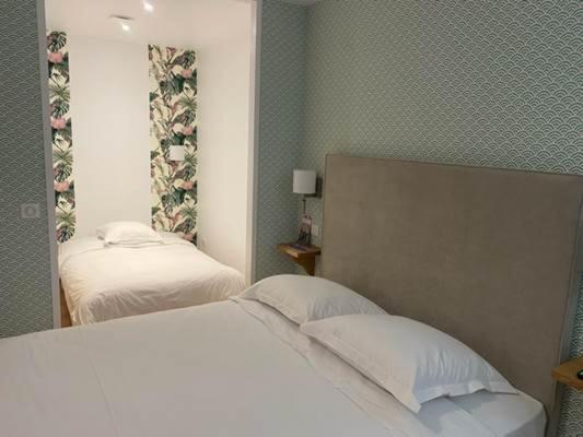 Hotel Le Central Boussac  Luaran gambar