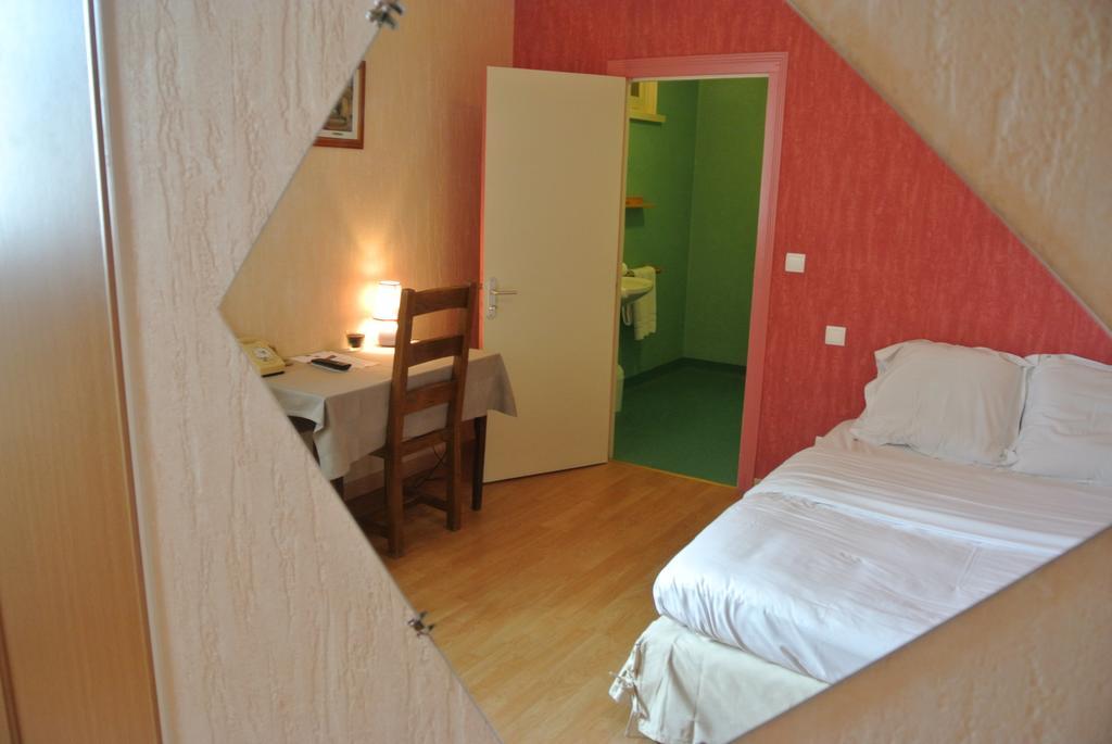 Hotel Le Central Boussac  Bilik gambar