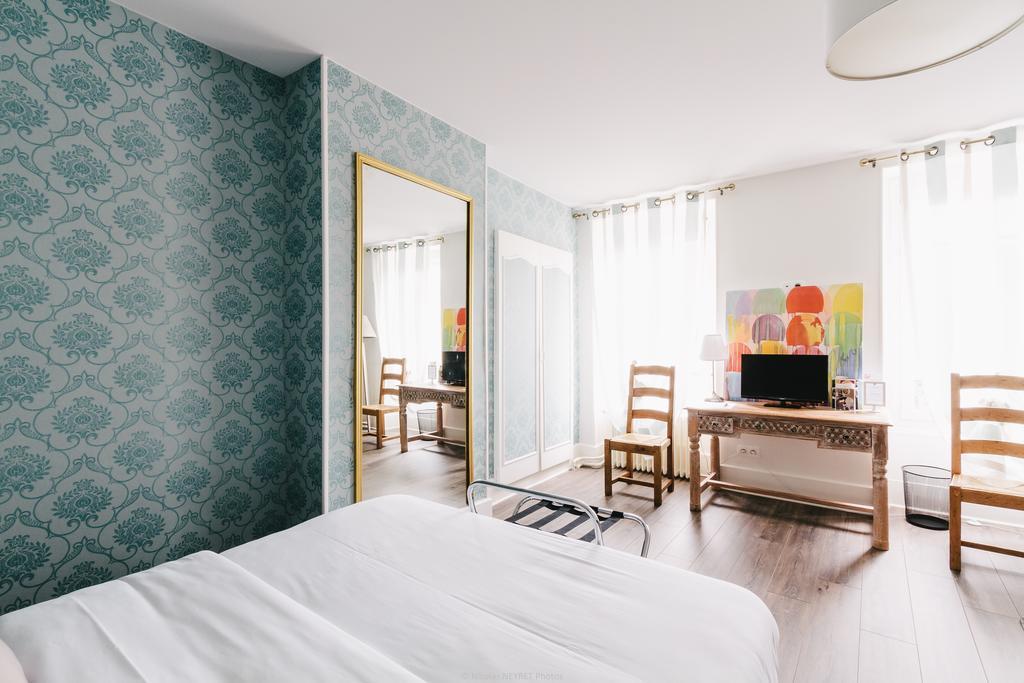 Hotel Le Central Boussac  Luaran gambar